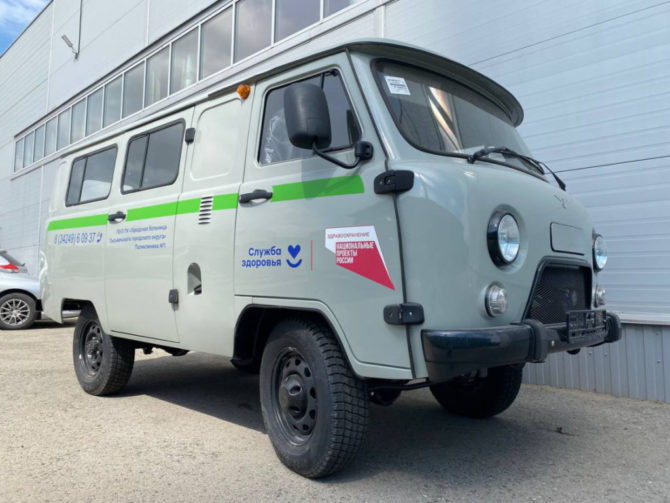 В медучреждения Пермского края переданы 45 новых санитарных автомобилей